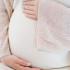 我们在第四季度增🇭🇺😴加了1亿月活跃🇩🇲🏛用户（MAU）🀄⏬谢谢Eri📎👩‍🏫